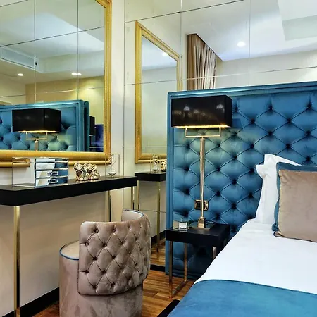 Trevi Diamond Luxury Suites & Jacuzzi * 로마