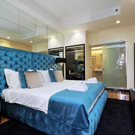 Trevi Diamond Luxury Suites & Jacuzzi * 로마