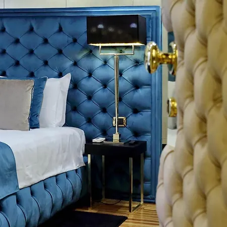 Πανσιόν Trevi Diamond Luxury Suites & Jacuzzi