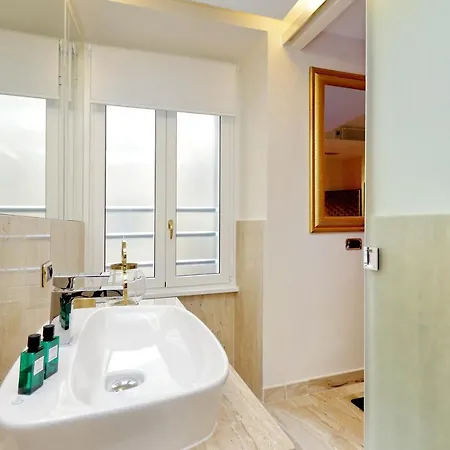 Trevi Diamond Luxury Suites & Jacuzzi * 로마