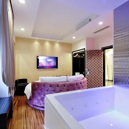 호텔 Trevi Diamond Luxury Suites & Jacuzzi