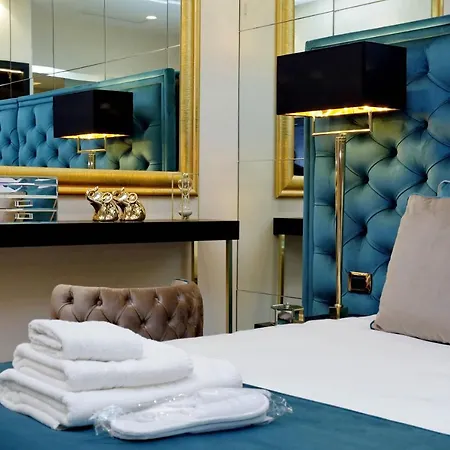 Trevi Diamond Luxury Suites & Jacuzzi 호텔 *