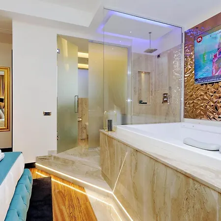 Trevi Diamond Luxury Suites & Jacuzzi Πανσιόν
