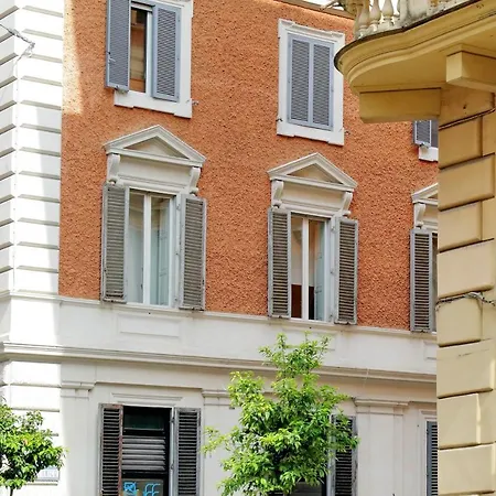 Πανσιόν Trevi Diamond Luxury Suites & Jacuzzi *