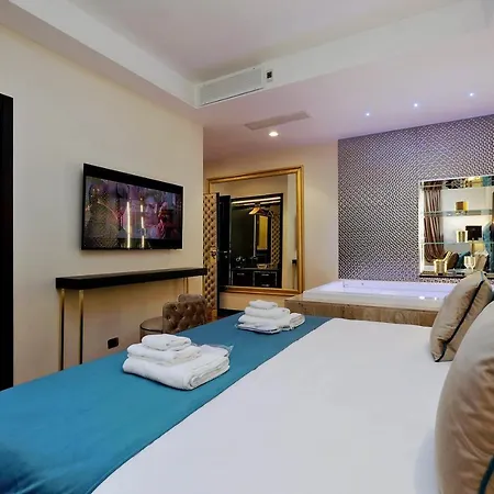 Trevi Diamond Luxury Suites & Jacuzzi 호텔
