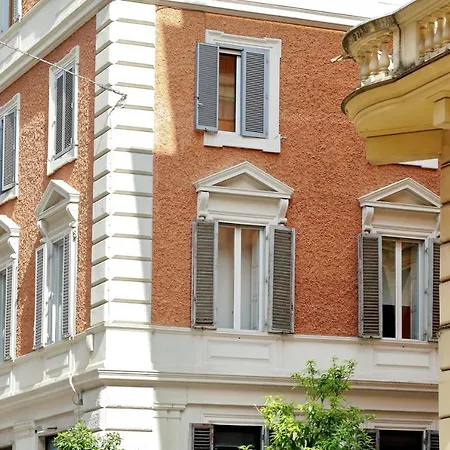 Trevi Diamond Luxury Suites & Jacuzzi Πανσιόν *