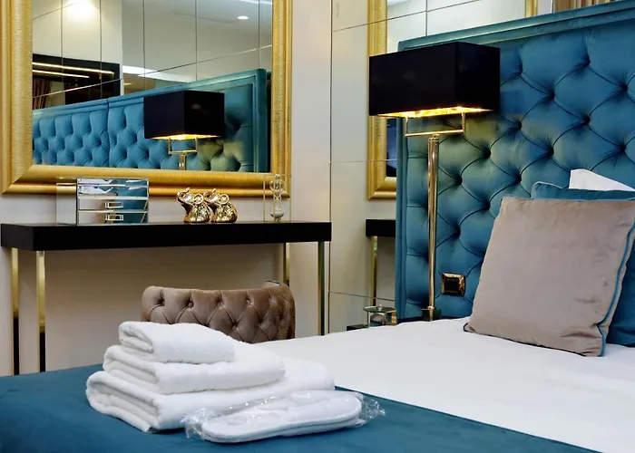 Trevi Diamond Luxury Suites & Jacuzzi Hotel *