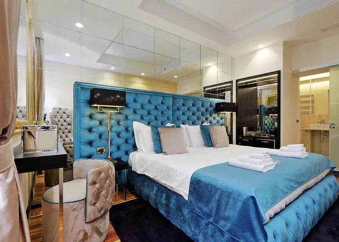 Trevi Diamond Luxury Suites & Jacuzzi Hotel